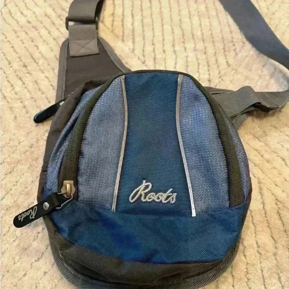 ROOTS crossbody bag